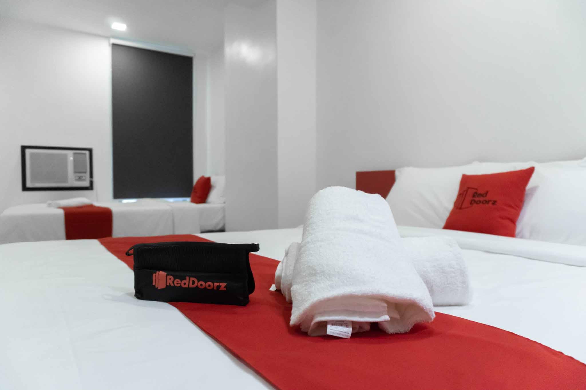Reddoorz Plus At Mm Hotel Las Pinas Former Reddoorz Plus Near Bamboo Organ Экстерьер фото