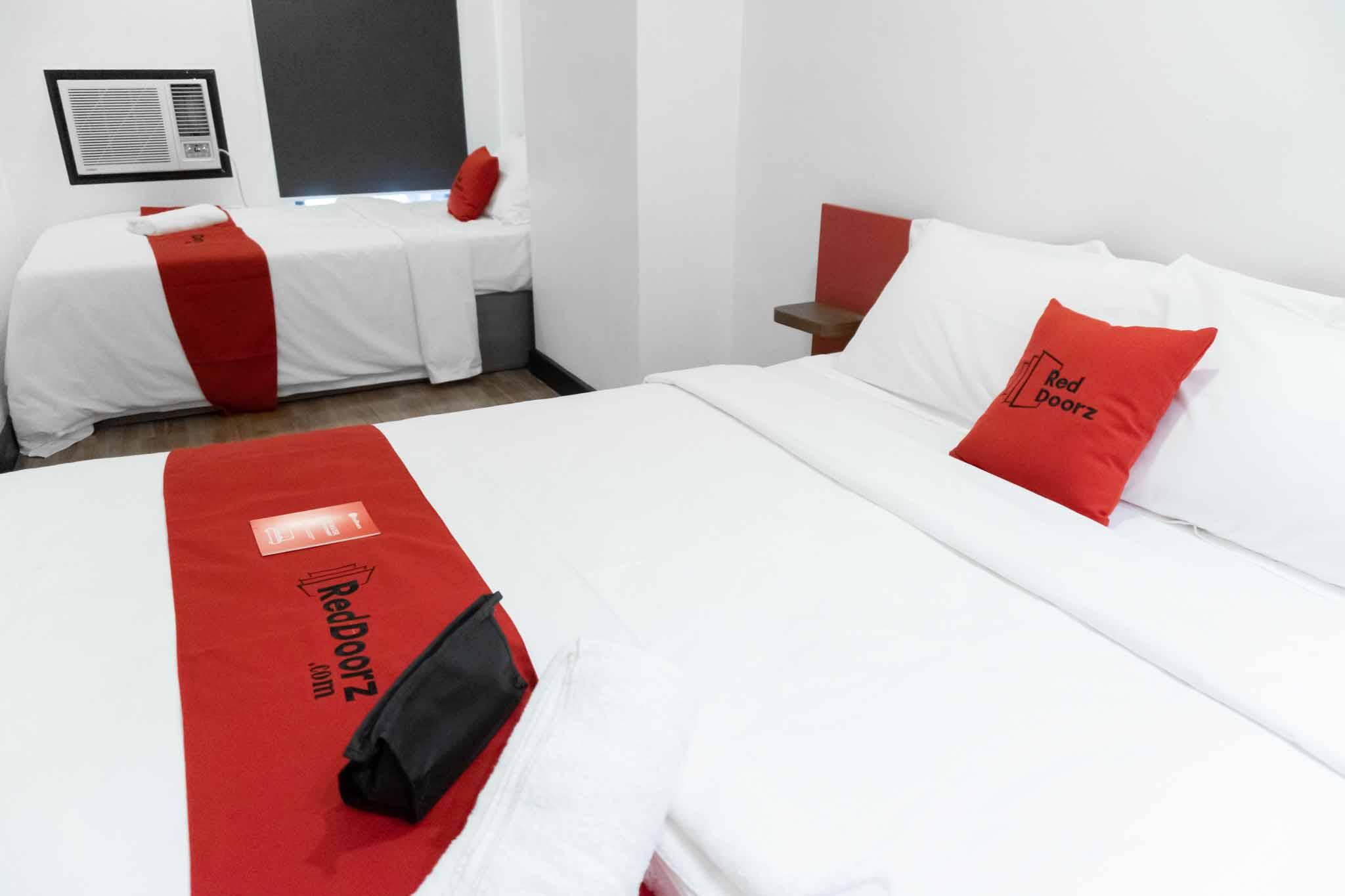Reddoorz Plus At Mm Hotel Las Pinas Former Reddoorz Plus Near Bamboo Organ Экстерьер фото