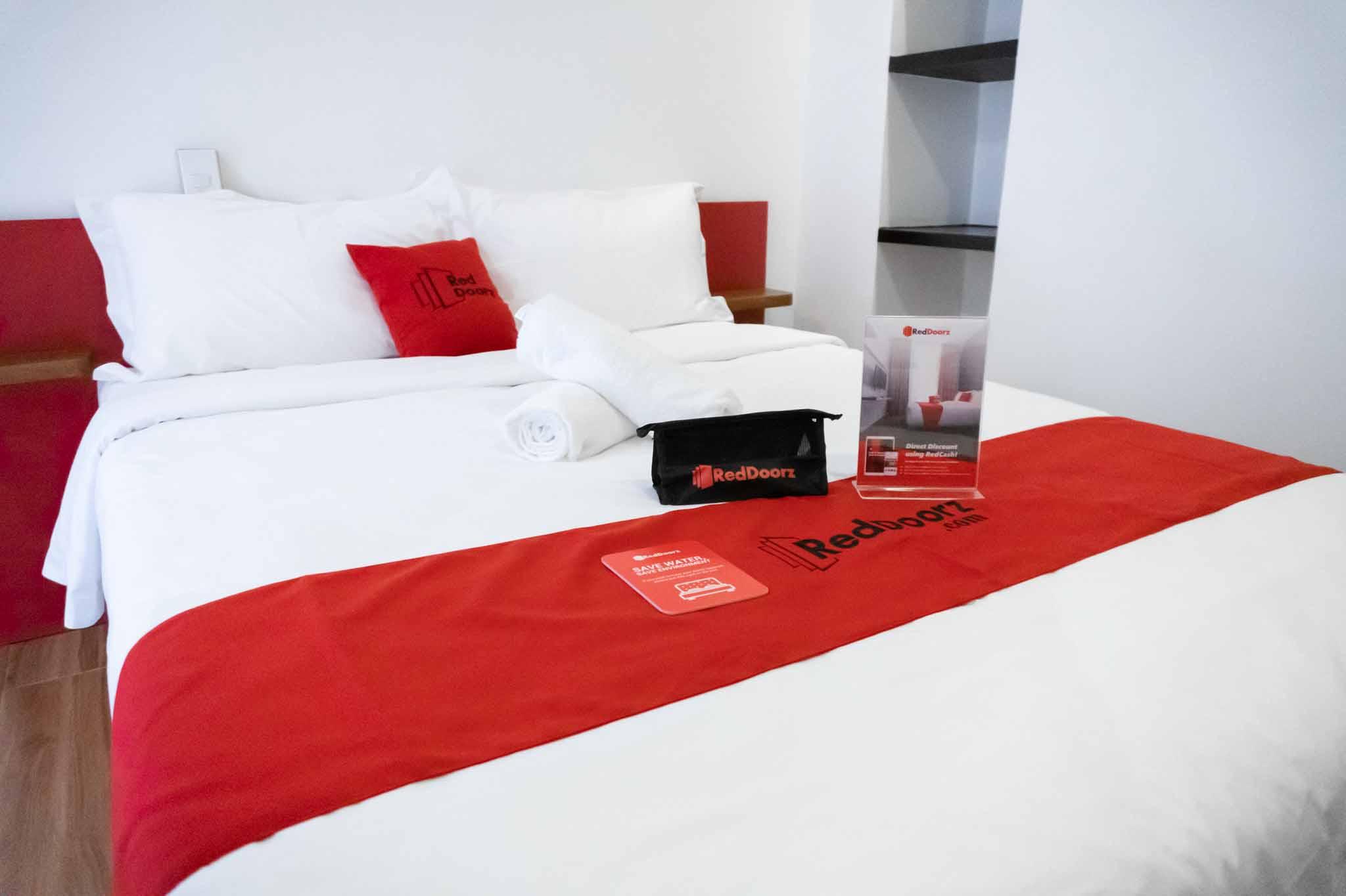Reddoorz Plus At Mm Hotel Las Pinas Former Reddoorz Plus Near Bamboo Organ Экстерьер фото