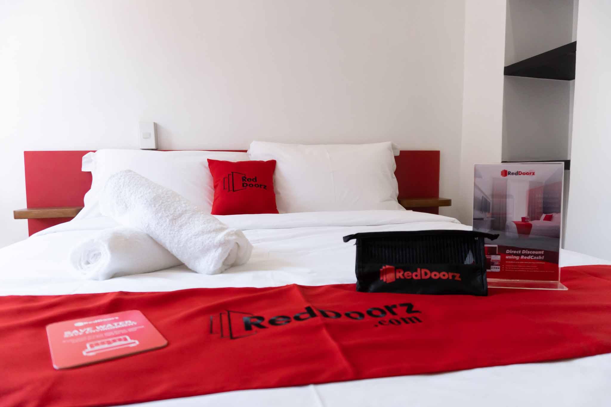 Reddoorz Plus At Mm Hotel Las Pinas Former Reddoorz Plus Near Bamboo Organ Экстерьер фото