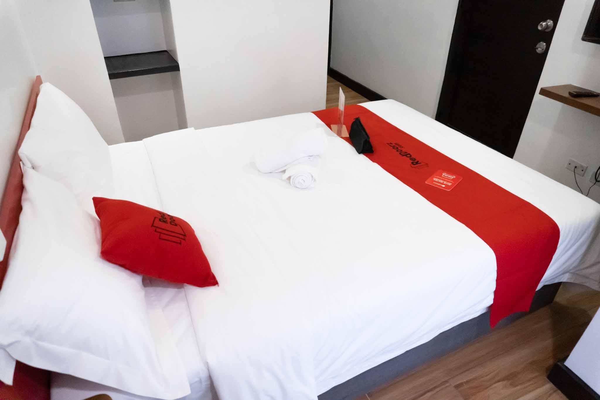 Reddoorz Plus At Mm Hotel Las Pinas Former Reddoorz Plus Near Bamboo Organ Экстерьер фото