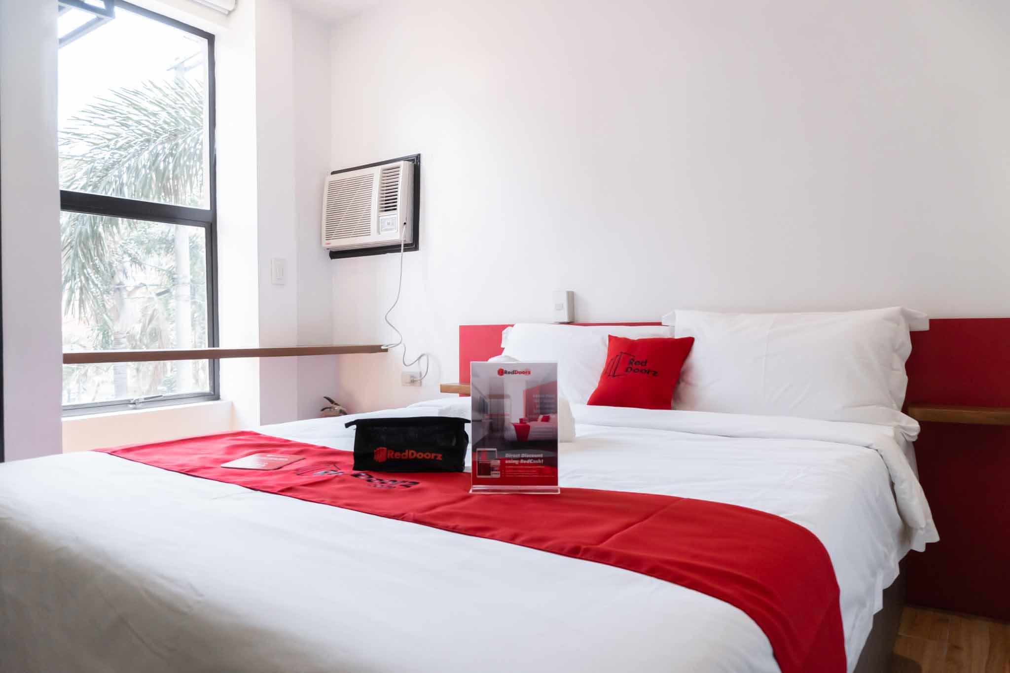 Reddoorz Plus At Mm Hotel Las Pinas Former Reddoorz Plus Near Bamboo Organ Экстерьер фото