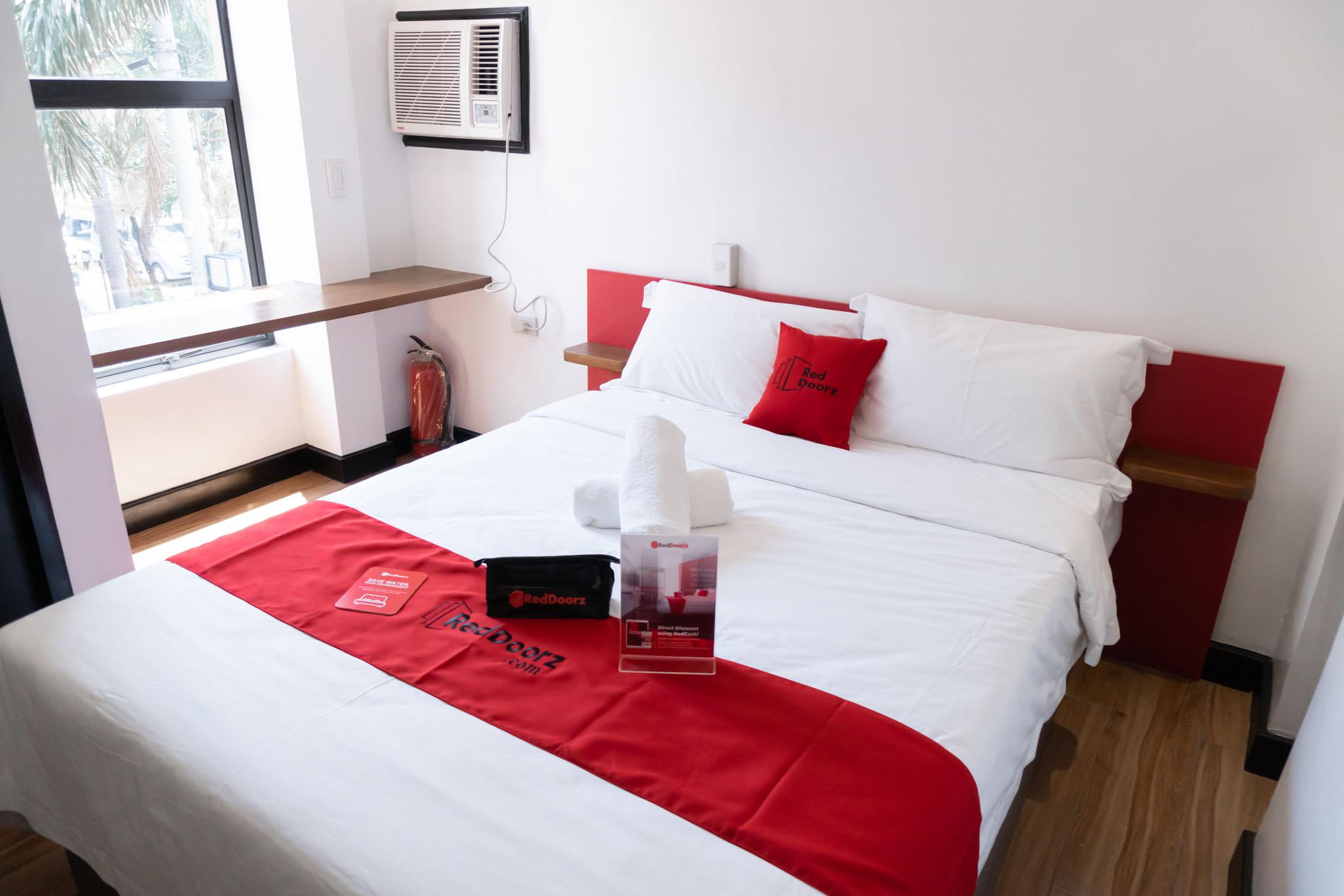 Reddoorz Plus At Mm Hotel Las Pinas Former Reddoorz Plus Near Bamboo Organ Экстерьер фото
