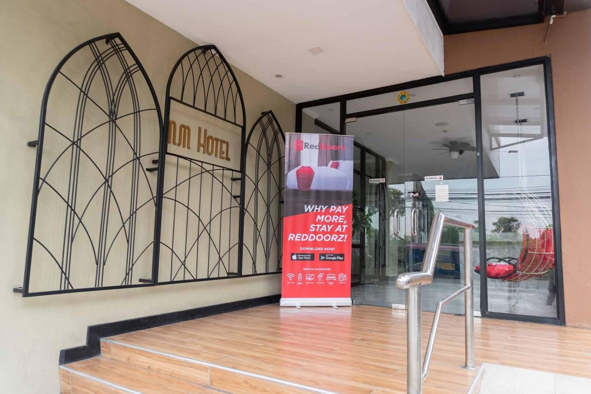 Reddoorz Plus At Mm Hotel Las Pinas Former Reddoorz Plus Near Bamboo Organ Экстерьер фото