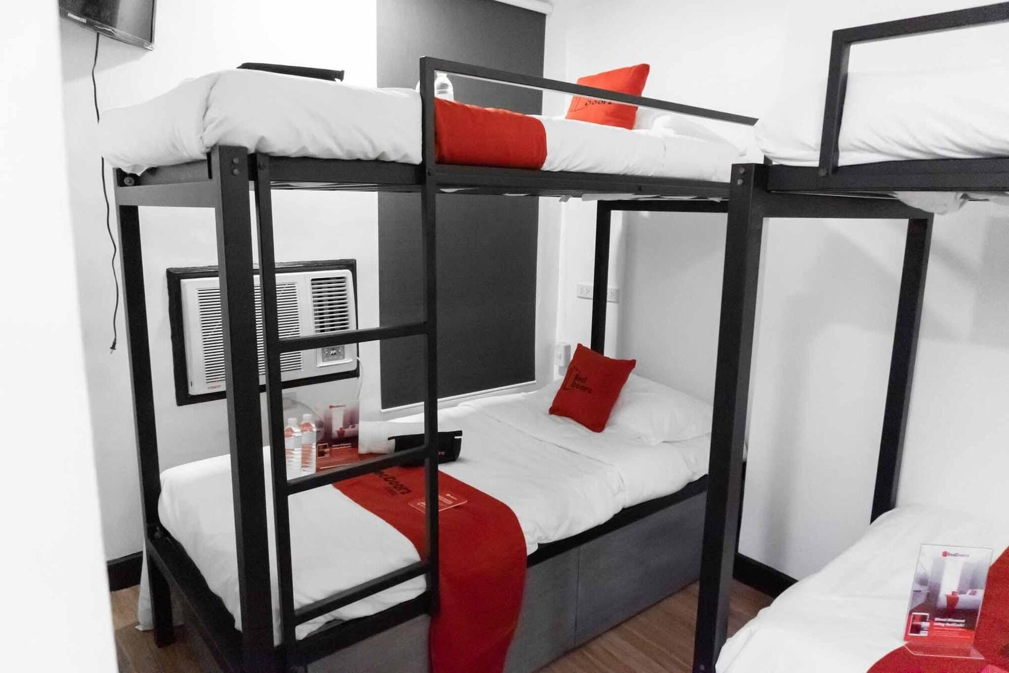 Reddoorz Plus At Mm Hotel Las Pinas Former Reddoorz Plus Near Bamboo Organ Экстерьер фото