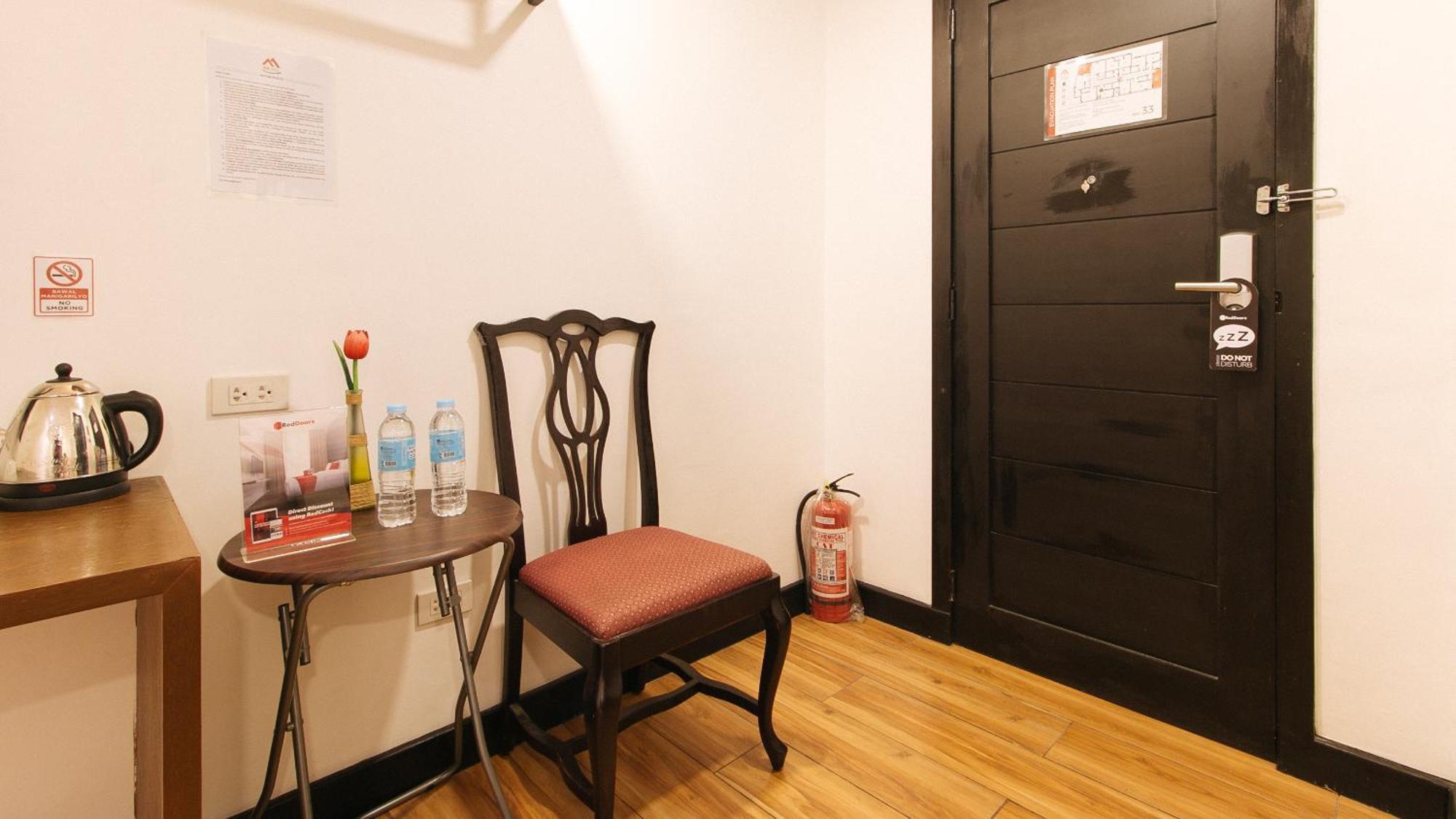 Reddoorz Plus At Mm Hotel Las Pinas Former Reddoorz Plus Near Bamboo Organ Экстерьер фото