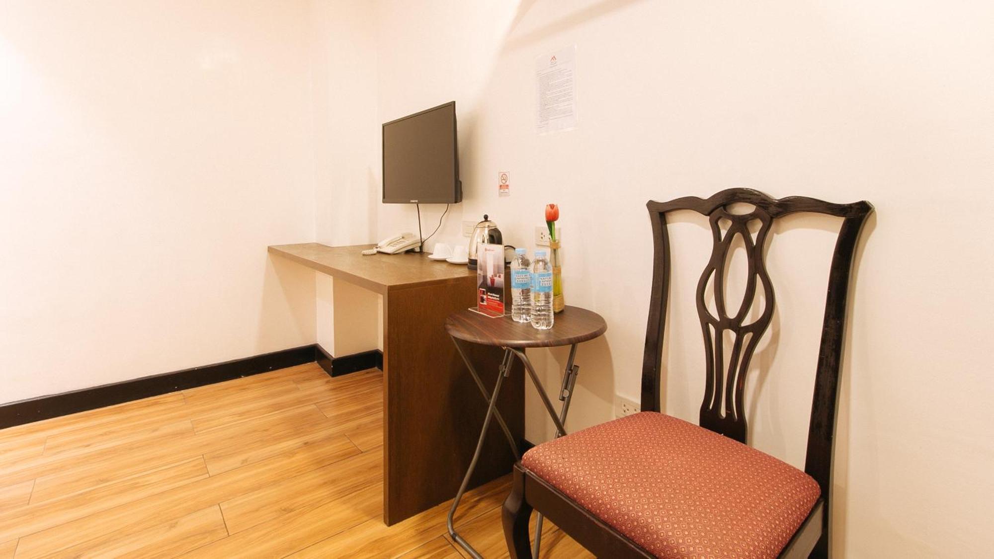 Reddoorz Plus At Mm Hotel Las Pinas Former Reddoorz Plus Near Bamboo Organ Экстерьер фото