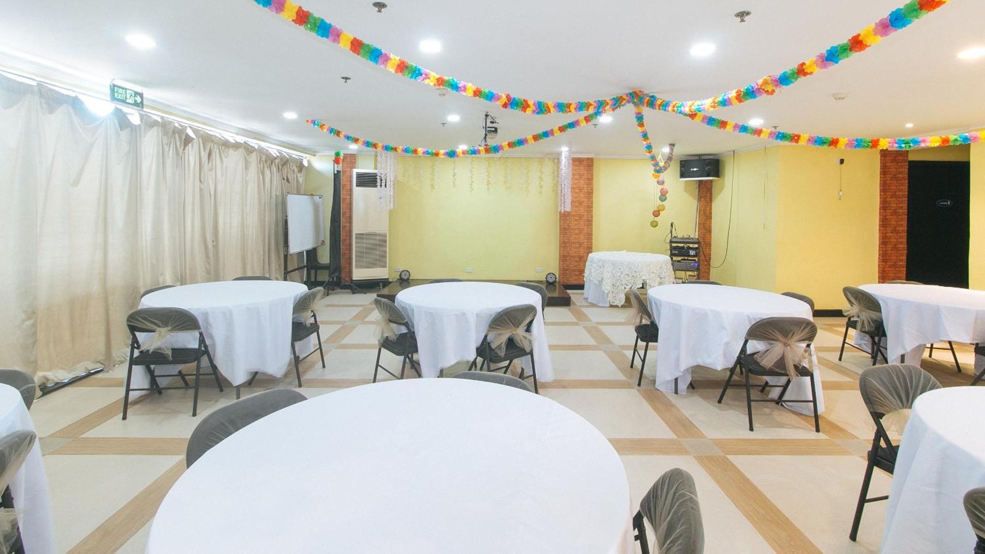 Reddoorz Plus At Mm Hotel Las Pinas Former Reddoorz Plus Near Bamboo Organ Экстерьер фото