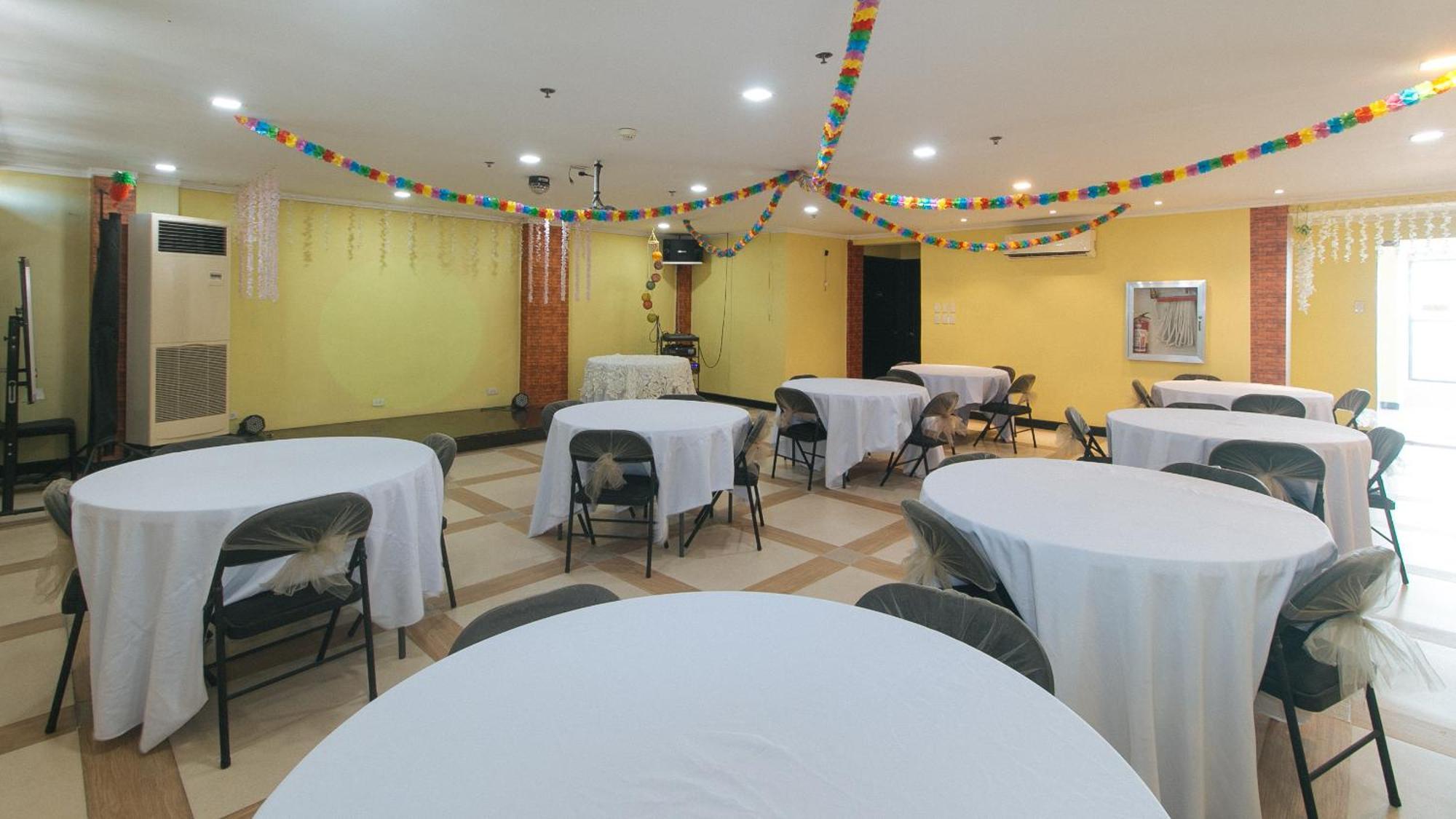 Reddoorz Plus At Mm Hotel Las Pinas Former Reddoorz Plus Near Bamboo Organ Экстерьер фото