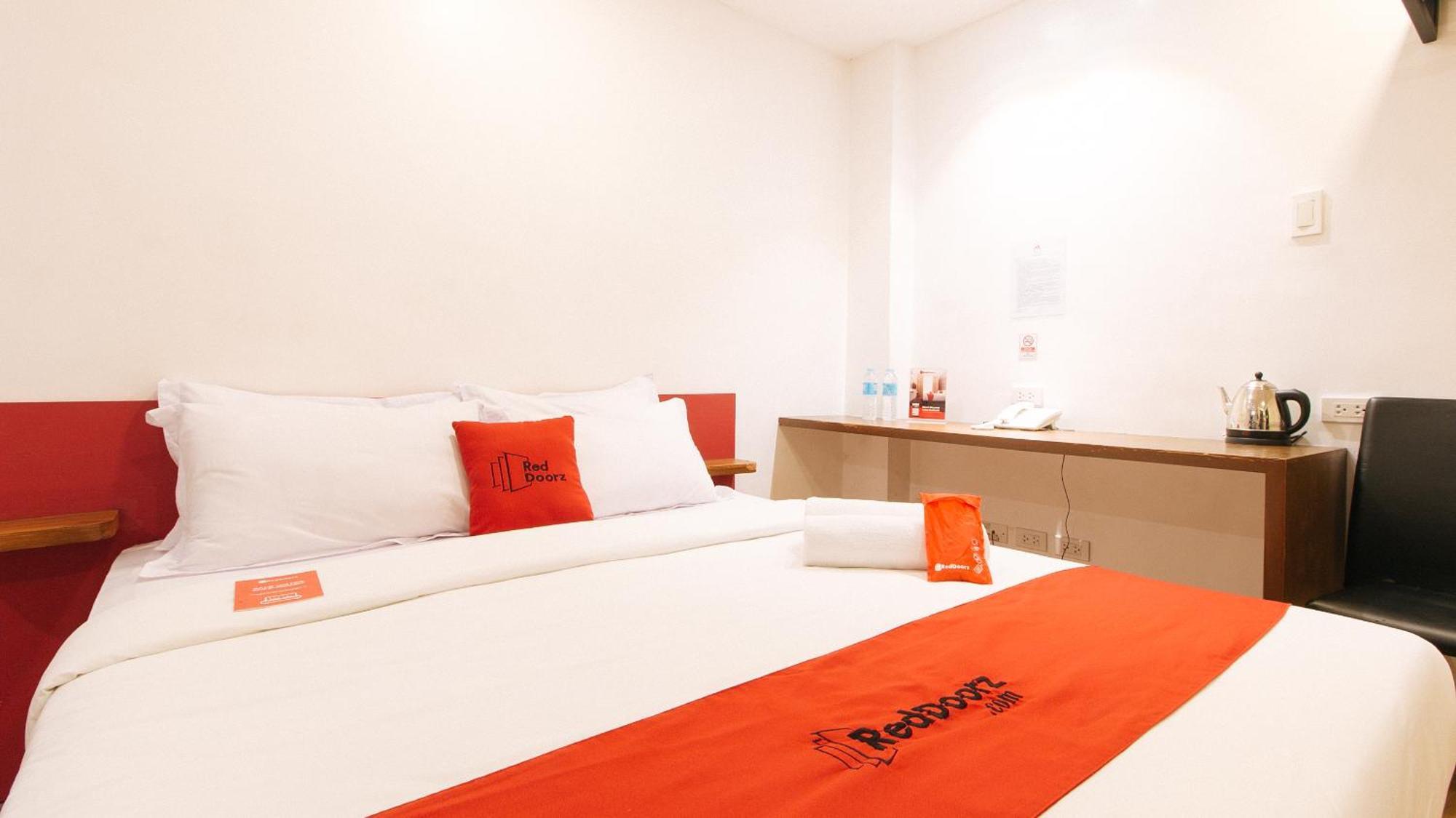 Reddoorz Plus At Mm Hotel Las Pinas Former Reddoorz Plus Near Bamboo Organ Экстерьер фото