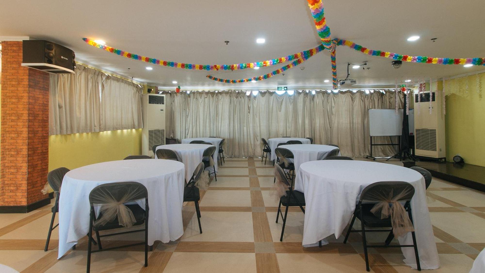 Reddoorz Plus At Mm Hotel Las Pinas Former Reddoorz Plus Near Bamboo Organ Экстерьер фото