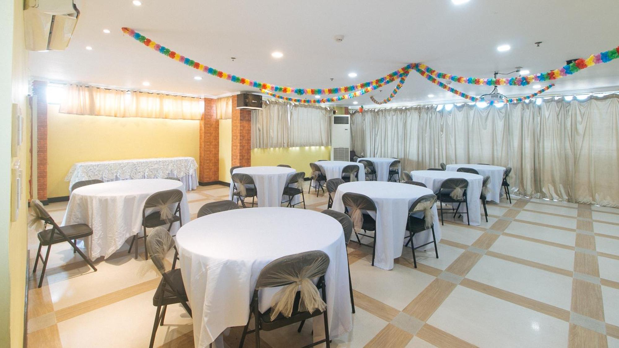 Reddoorz Plus At Mm Hotel Las Pinas Former Reddoorz Plus Near Bamboo Organ Экстерьер фото