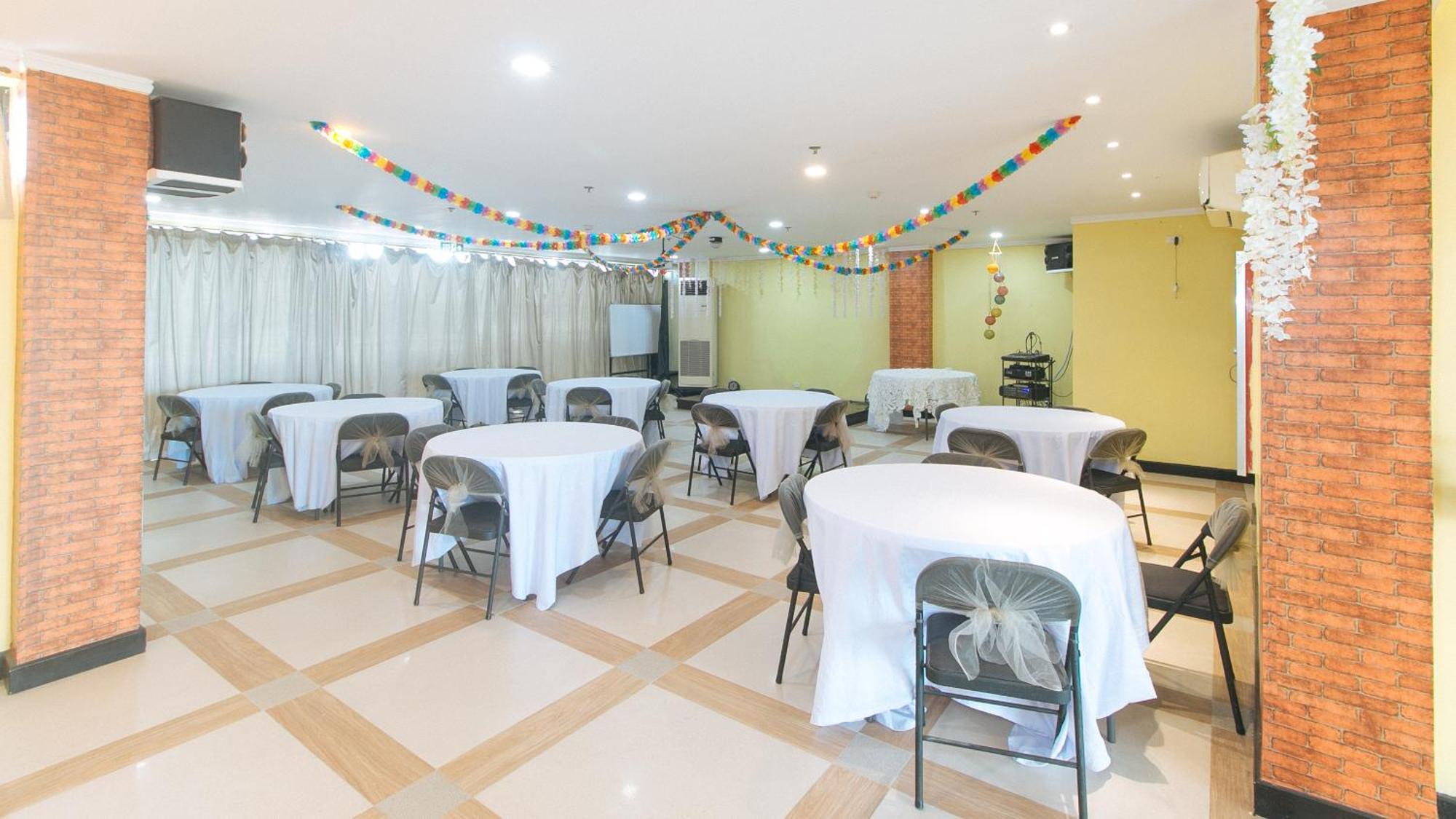 Reddoorz Plus At Mm Hotel Las Pinas Former Reddoorz Plus Near Bamboo Organ Экстерьер фото
